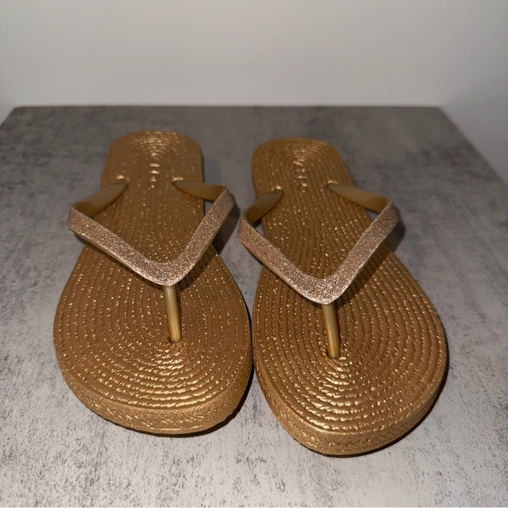 Aldo Sandals Size 7 (Do run a size smaller)